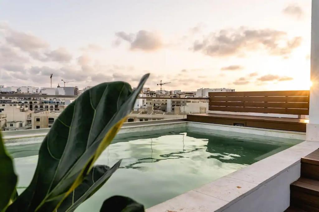 Luxurious & Stylish Penthouse With Private Pool Lejlighed Msida Eksteriør billede