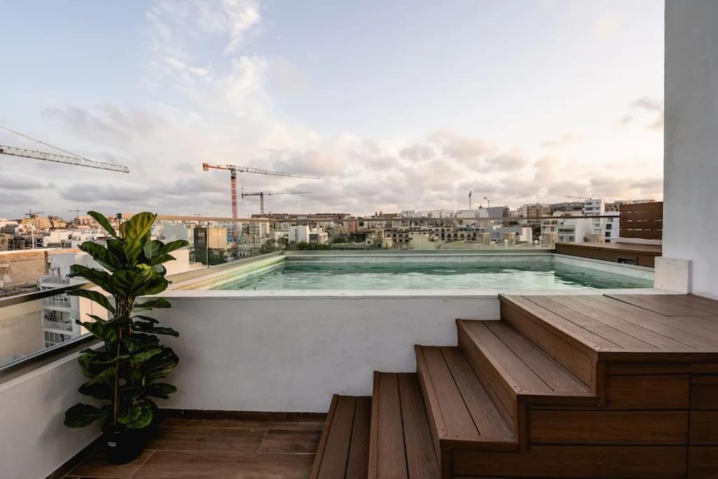 Luxurious & Stylish Penthouse With Private Pool Lejlighed Msida Eksteriør billede